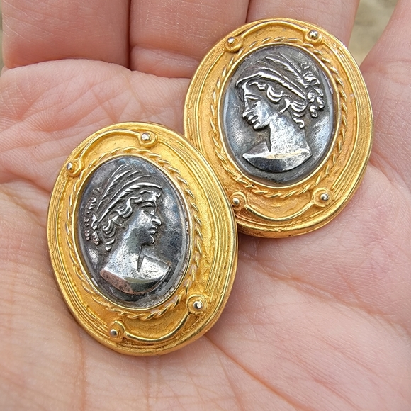 LM Bigioterria Clip On Earrings - Picture 1 of 4